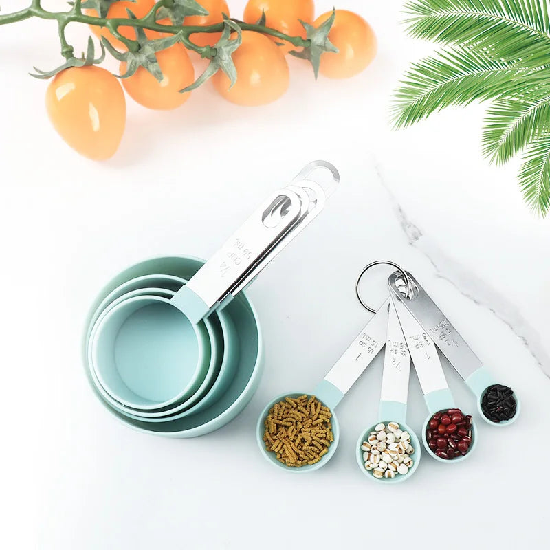 Measuring cup for baking